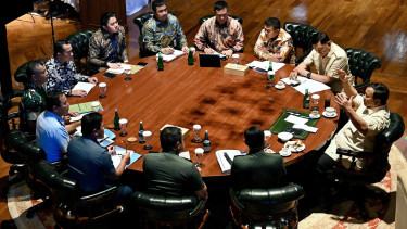 Presiden Prabowo Ratas bersama pimpinan TNI di Hambalang