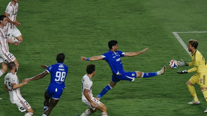Persib Bandung vs Western Sydney Wanderers, Pemain Tottenham Hotspur Son Heung-min bersama manajer Thomas Frank, Ganda putra Indonesia, Sabar Karyaman Gutama/Moh Reza Pahlevi Isfahani, Shin Tae-yong dan Andre Rosiade, Persib Bandung vs Western Sydney Wanderers