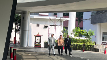 Fiona Handayani (tengah)