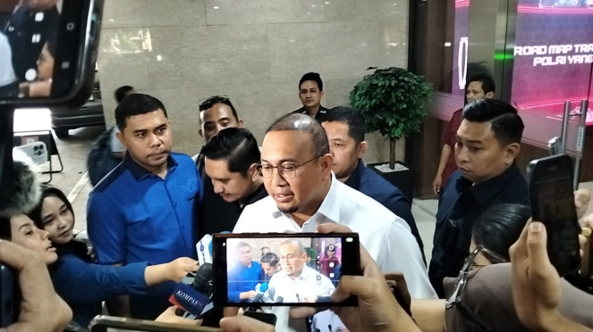 Andre Rosiade (tengah), Ahmad Dhani dan Maia Estianty., El Rumi dan Syifa Hadju, Andre Rosiade (tengah), Erika Carlina.