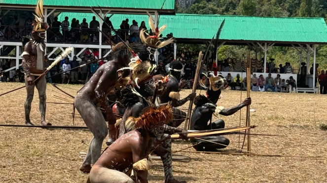 Upacara pembukaan Festival Budaya Lembah Baliem 2025