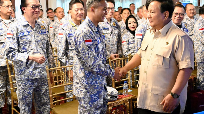 Presiden RI Prabowo Subianto lepas keberangkatan retret anggota KADIN