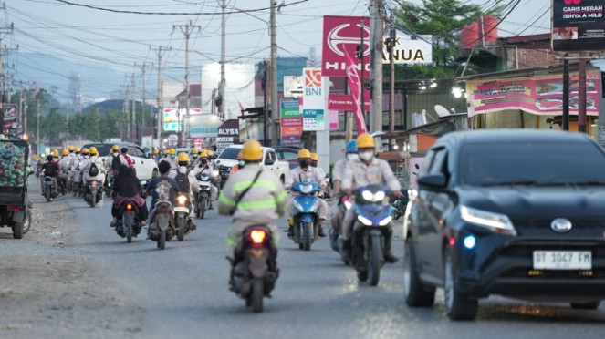Pekerja di kawasan IMIP Morowali, Ketahanan Pangan, Lahan Kelompok Tani Berkah Mombula binaan IMIP, Hasil Pertanian Diserap IMIP, Budidaya ikan nila kelompok tani Berkah Mombula binaan IMIP, Populasi Meningkat-UMKM Menjamur, Pekerja di kawasan IMIP Morowali, Masalah Lingkungan dan Sosial, Sampah berserakan di Desa Labota, Bahodopi, Morowali