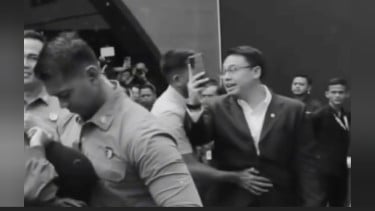 Wamekomdigi Angga Raka Prabowo dicegat Paspampres