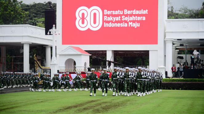Calon paskibraka dan petugas upacara gladi kotor di Istana Merdeka
