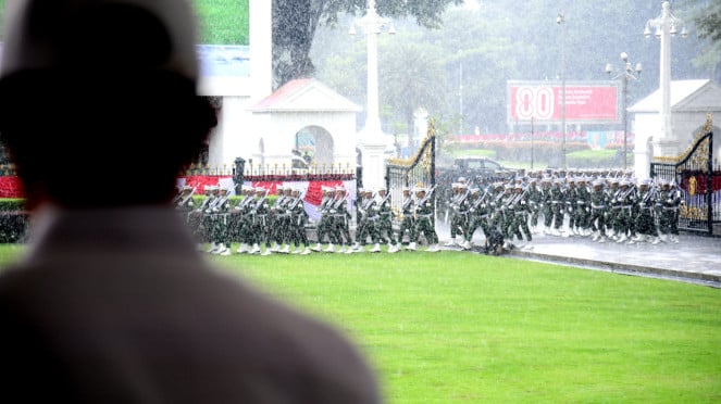 Calon paskibraka dan petugas upacara gladi kotor di Istana Merdeka