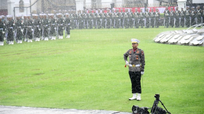 Calon paskibraka dan petugas upacara gladi kotor di Istana Merdeka