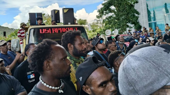 Masyarakat adat wilayah Tanah Tabi geruduk kantor Gubernur Papua
