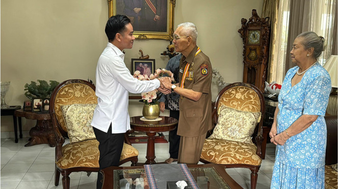 Wapres Gibran Rakabuming Raka berkunjung ke kediaman Wapres ke-6 RI Try Sutrisno