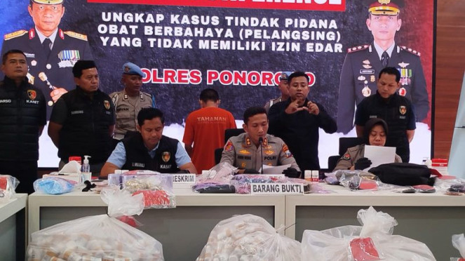 Polres Ponorogo rilis kasus obat ilegal pelangsing dan penggemuk badan