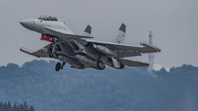 Jet Tempur J-15DH