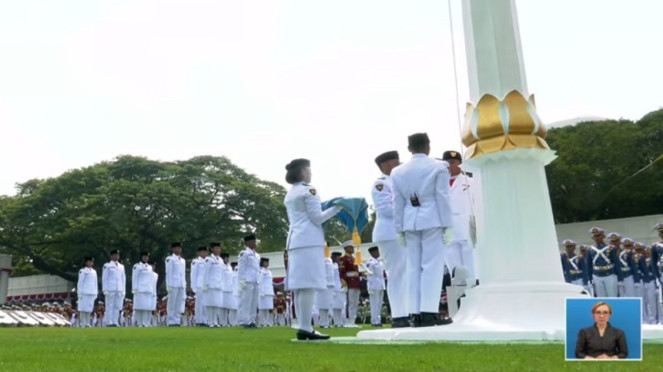 Pengibaran bendera pusaka Merah Putih di HUT RI ke-80 di Istana Negara