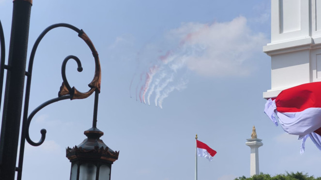 Atraksi jet tempur saat Upacara Kemerdekaan di Istana Merdeka
