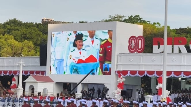 Upacara penurunan Sang Merah Putih di Istana Merdeka