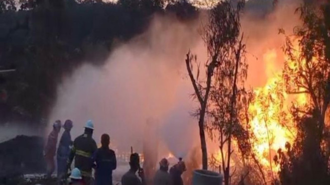 Sumur minyak milik rakyat di Desa Gandu, Bogorejo Blora terbakar