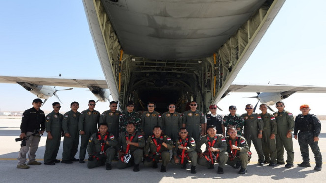 Satgas Merah Putih TNI menyalurkan bantuan ke Gaza pada HUT ke-80 RI
