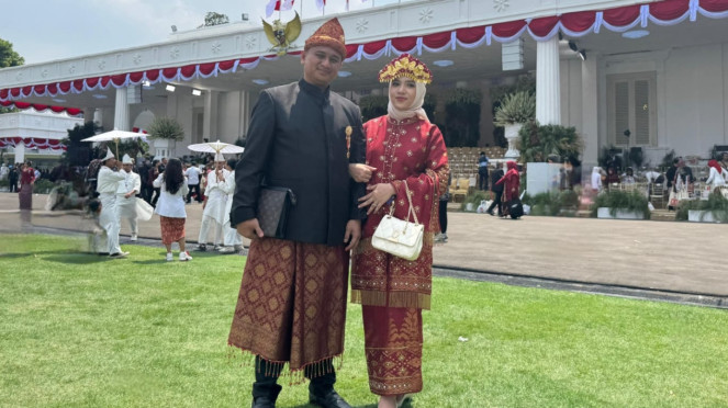 Pimpinan Pesantren Darul Amanah, KH Muhammad Fatwa (kiri)
