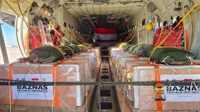 Dua pesawat C-130J Super Hercules TNI AU kembali terjunkan bantuan ke Gaza