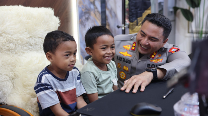Bocah mengais kue bekas pejabat dapat sepeda dari Kapolres Gowa AKBP M Aldy  