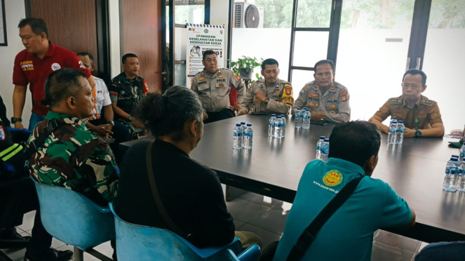 Mediasi opang Vs ojol di Stasiun Pondok Ranji