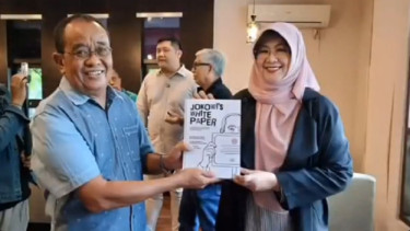 Roy Suryo, Rismon Sianipar dan Dokter Tifa luncukan buku Jokowi White Paper