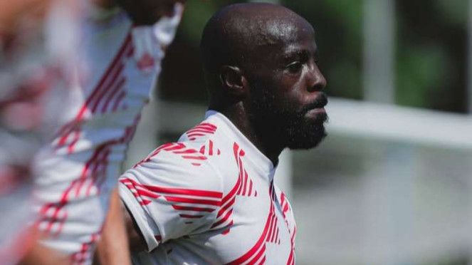 Pemain Persis Solo, Fuad Sule, Maarten Paes, Timnas Indonesia vs Australia di Kualifikasi Piala Dunia, Pemain Persis Solo, Fuad Sule, Federico Barba (kanan) berduel dengan Lionel Messi, Reno Piscopo, Antonio Donnarumma bergabung dengan Salernitana