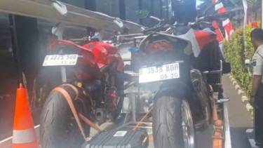 Penampakan Ducati hasil sitaan KPK di OTT Wamenaker Immanuel Ebenezer