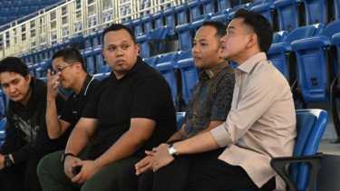 Wapres Gibran meninjau progres renovasi GOR Indoor Manahan, Solo, Jateng