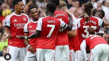 Pemain Arsenal rayakan gol