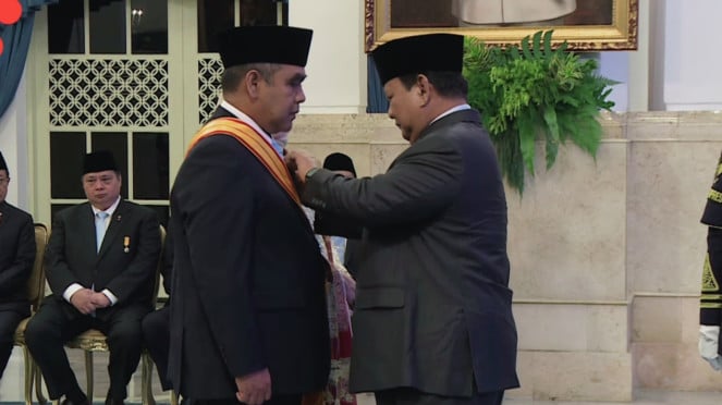Prabowo beri tanda jasa kehormatan untuk Ketua MPR RI, Ahmad Muzani