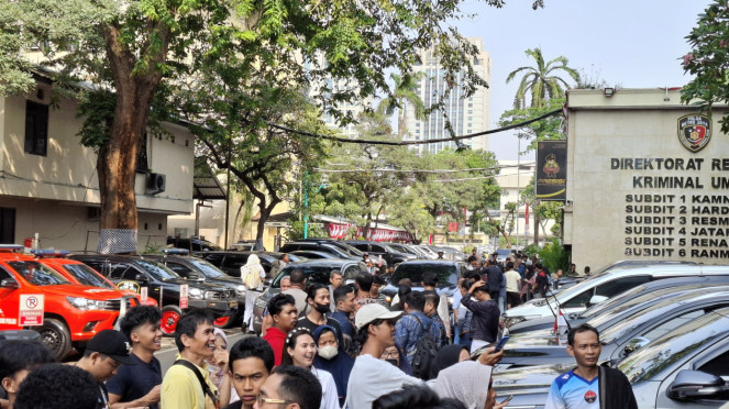 Keluarga pelajar yang ditangkap demo ricuh DPR