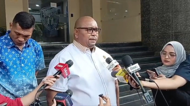 Pengacara 4 penculik kacab bank (tengah)