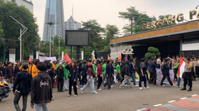 Mahasiswa mulai memadati kawasan gerbang belakang Gedung DPR RI