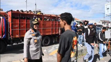 Kapolresta Cirebon Kombes Sumarni saat razia truk berisi pelajar 