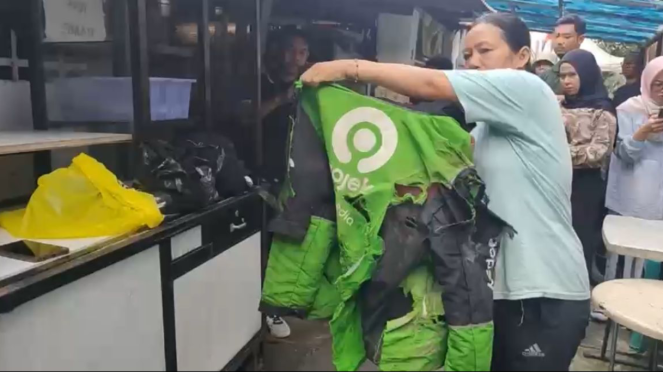 Jaket gojek milik Affan Kurniawan
