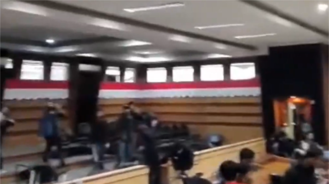 Gedung DPRD Tasikmalaya diamuk massa demonstran