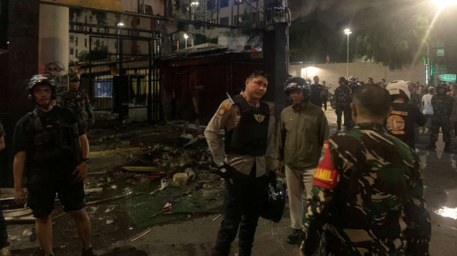 Polsek Jatinegara diserang massa, 2 motor dibakar