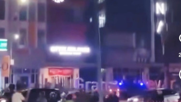 Polisi bubarkan massa aksi di Bekasi Kota