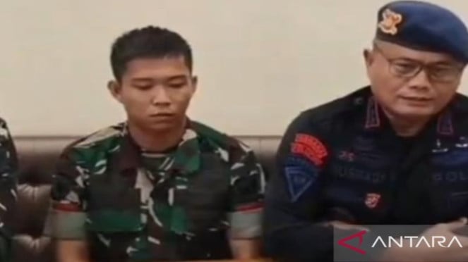 Dansat Brimob Polda Sumsel Kombes Pol Susnadi (kanan)