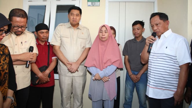 Mendagri Tito saksikan penyerahan rumah untuk keluarga almarhum Affan Kurniawan