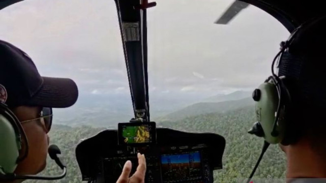 Tim SAR melakukan operasi pencarian helikopter yang hilang kontak di Kalsel