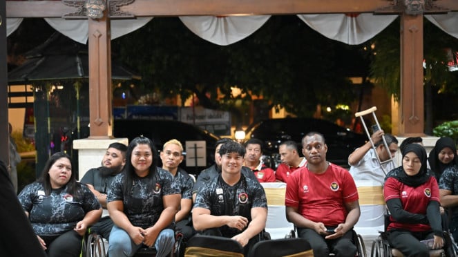Malam tasyakuran penghargaan Senny Marbun