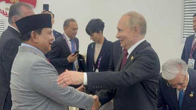 Presiden RI Prabowo Subianto dan Presiden Rusia Vladimir Putin di Beijing