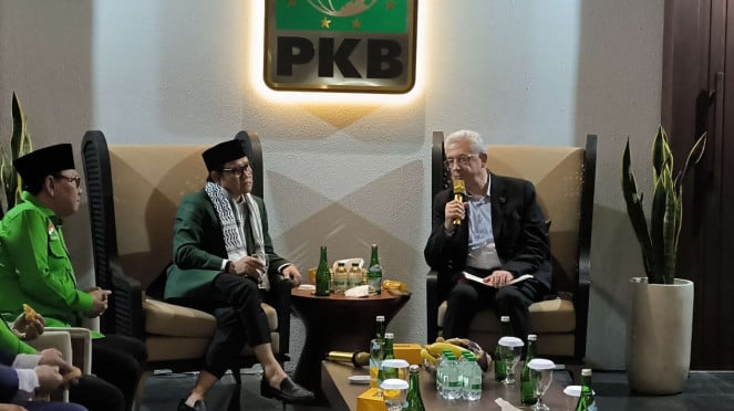 Ketua Umum PKB Muhaimin Iskandar alias Cak Imin dan Ketua Partai Nasional Inisiatif Palestina, Mustafa Barghouti di Kantor DPP PKB, Jakarta Pusat