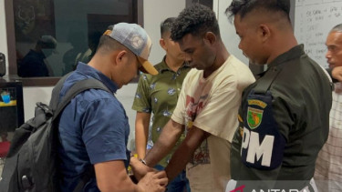 Pratu TB (kedua kanan), pelaku penembakan terhadap warga sipil di Jayapura