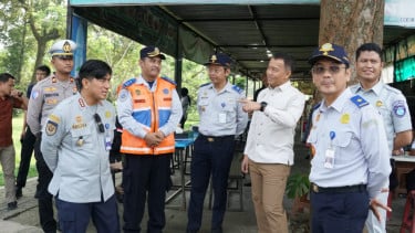 Dirjen Hubdat Kemenhub Aan Suhanan meninjau libur panjang
