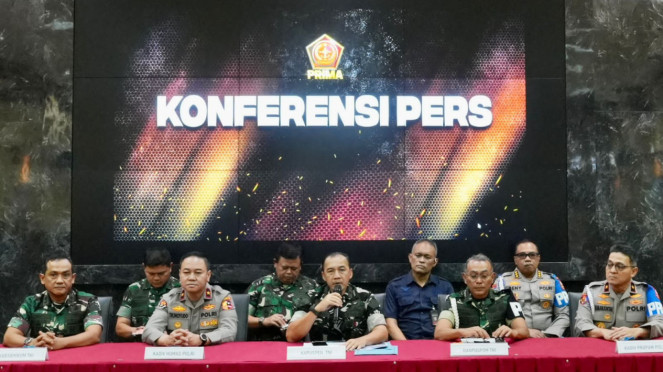 Kapuspen TNI Brigjen TNI (Mar) Freddy Ardianzah menggelar konferensi pers