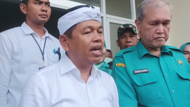 Gubernur Jabar Dedi Mulyadi mengunjungi korban majelis taklim ambruk di Bogor