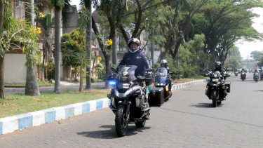 Touring sepeda motor