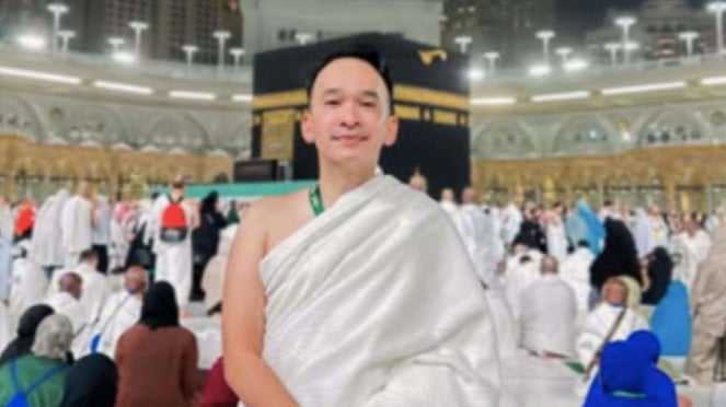 Ruben Onsu umrah